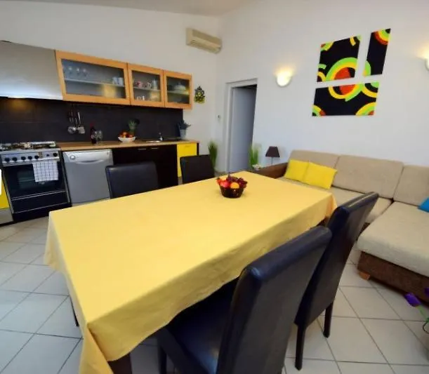 Apartment Villa Pinia Okrug Gornji