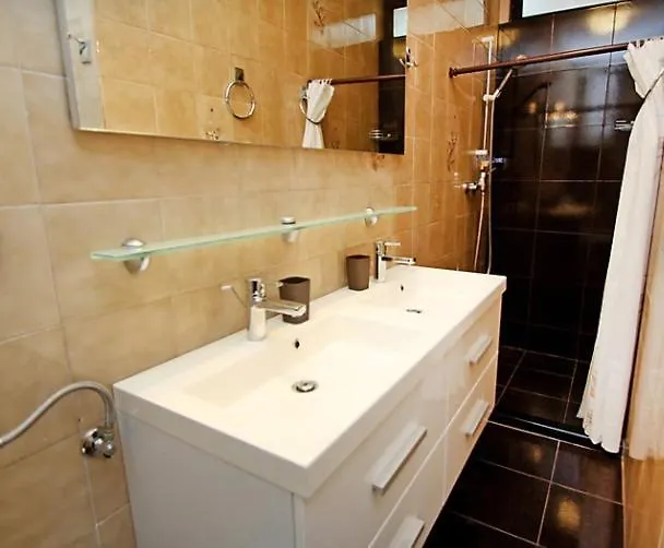 Villa Pinia Okrug Gornji Apartment